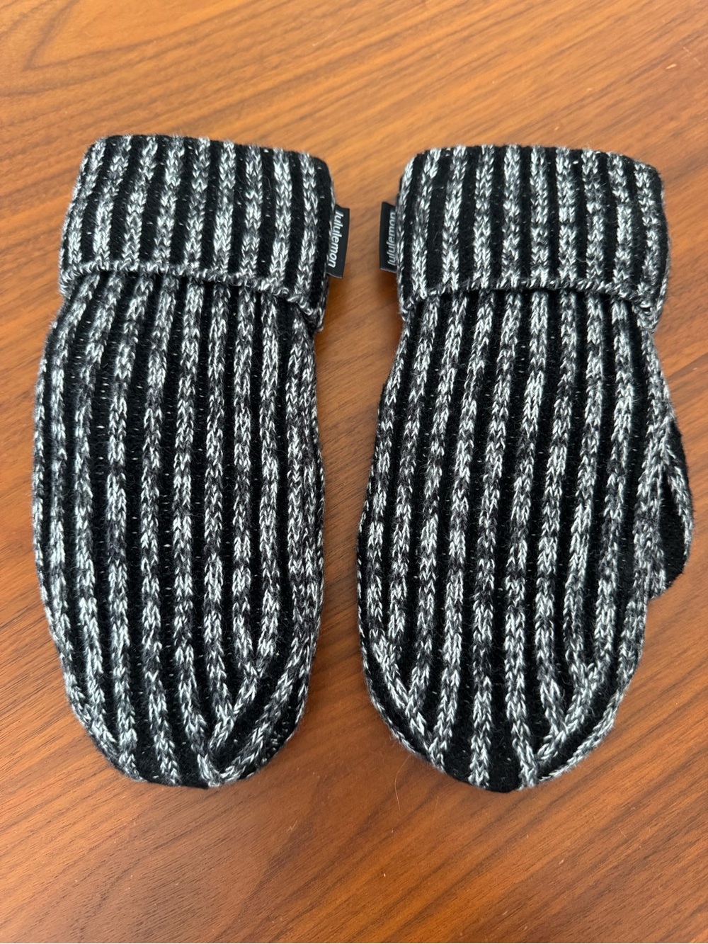 Lululemon Athletica Black and Gray Ribbed Knit Mittens
